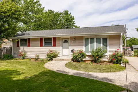 209 Shawnee Dr, Carol Stream, IL 60188