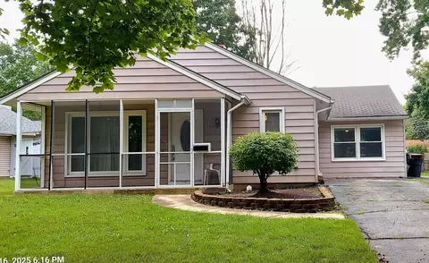70 Eastfield Rd, Montgomery, IL 60538
