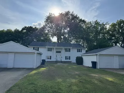 2425 Lakeshore Dr, Pekin, IL 61554