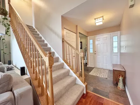 Entry Way - 276 Wildspring Ct, Itasca, IL 60143 photo 2 of 4