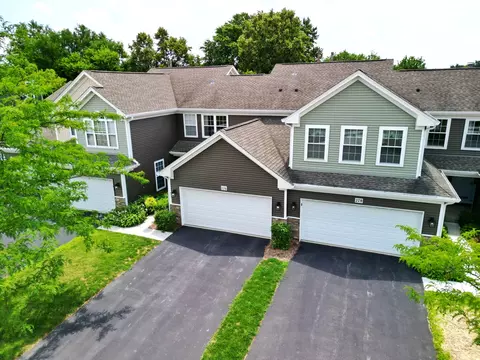 276 Wildspring Ct, Itasca, IL 60143
