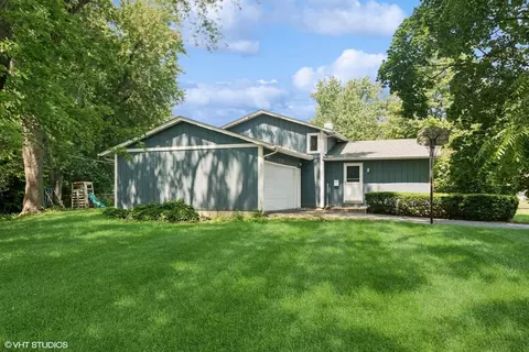 120 N School St, Cary, IL 60013