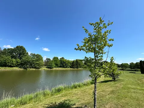24 Autumn Ct, Saint Charles, IL 60175