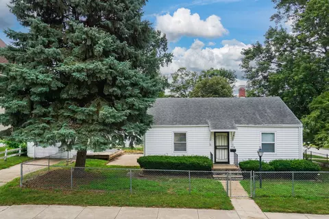 716 W Mulberry St, Bloomington, IL 61701