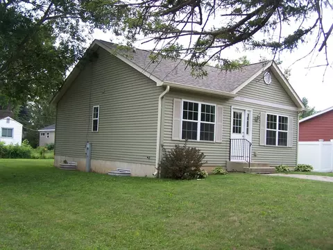 7117 Seminole Dr, Wonder Lake, IL 60097