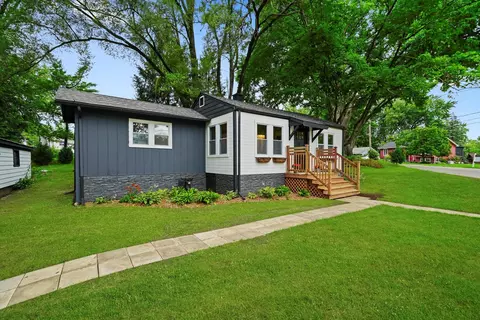 223 S Shore Dr, Island Lake, IL 60042