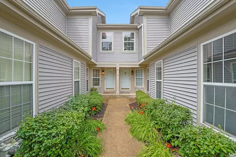 874 Dandridge Ct, Elgin, IL 60120 photo 2