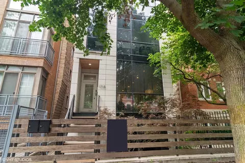 1718 W Le Moyne St #1, Chicago, IL 60622
