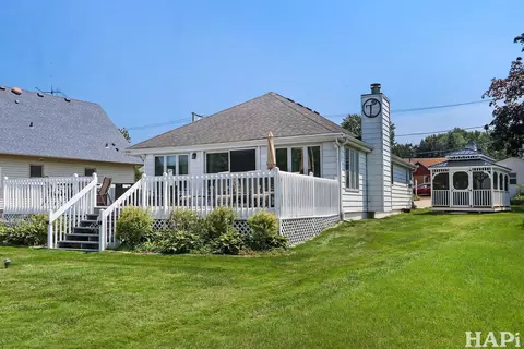 1418 River Terrace Dr, Johnsburg, IL 60051