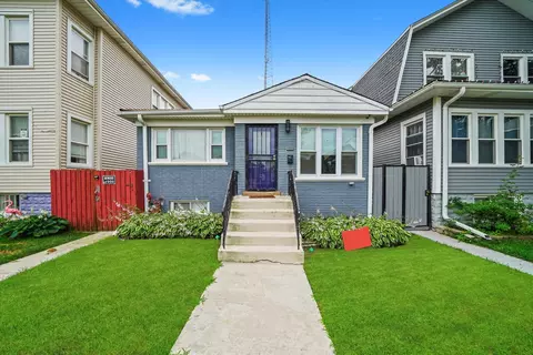 4943 W Melrose St, Chicago, IL 60641