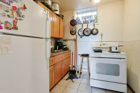 Kitchen - 392 Plum Ct, Elgin, IL 60120 photo 3 of 4