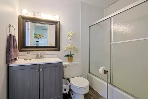 Bath - 392 Plum Ct, Elgin, IL 60120 photo 1 of 2