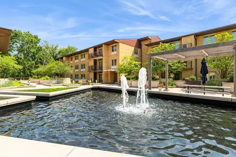 2420 W Talcott Rd #213, Park Ridge, IL 60068