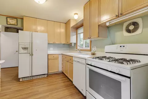 Kitchen - 65 Des Plaines Ln, Hoffman Estates, IL 60169 photo 1 of 3