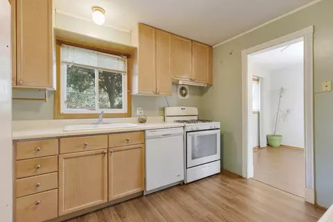 Kitchen - 65 Des Plaines Ln, Hoffman Estates, IL 60169 photo 3 of 3