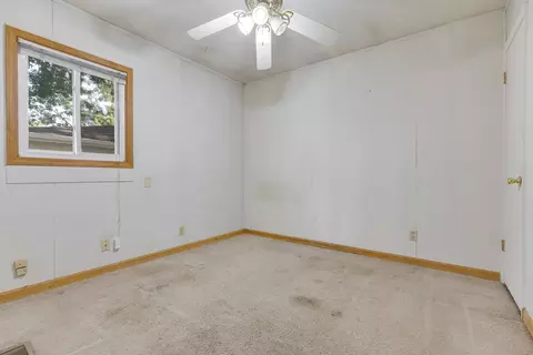 Bedroom - 65 Des Plaines Ln, Hoffman Estates, IL 60169 photo 1 of 4