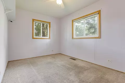 Bedroom - 65 Des Plaines Ln, Hoffman Estates, IL 60169 photo 4 of 4
