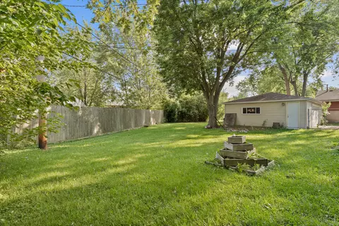 Exterior - 65 Des Plaines Ln, Hoffman Estates, IL 60169 photo 3 of 4