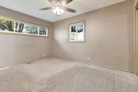 Bedroom - 65 Des Plaines Ln, Hoffman Estates, IL 60169 photo 2 of 4