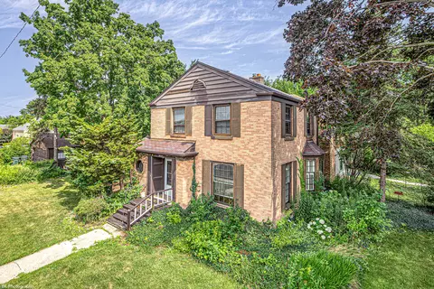 3810 W North Shore Ave, Lincolnwood, IL 60712