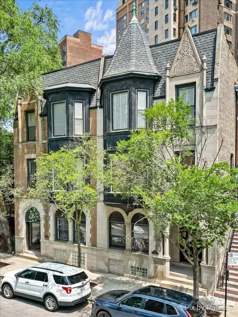 2123 N Clark St #3R, Chicago, IL 60614