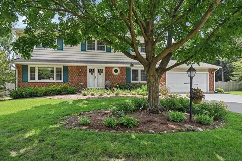 4909 Daniel Dr, Crystal Lake, IL 60014