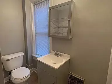 Bath - 227 S Washington Ave, Kankakee, IL 60901 photo 2 of 4