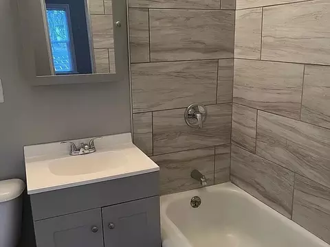 Bath - 227 S Washington Ave, Kankakee, IL 60901 photo 3 of 4