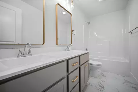Bath - 2802 Steppe Ln, Bloomington, IL 61705 photo 2 of 2