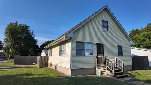 601 E Webster St, Clinton, IL 61727