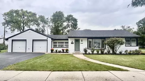 1394 Carol Ln, Des Plaines, IL 60018