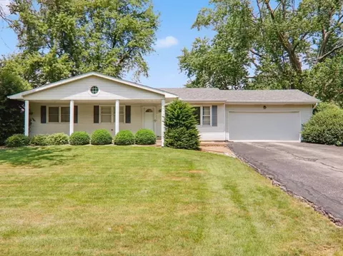 3018 Harvest Hill Ave, Bloomington, IL 61705