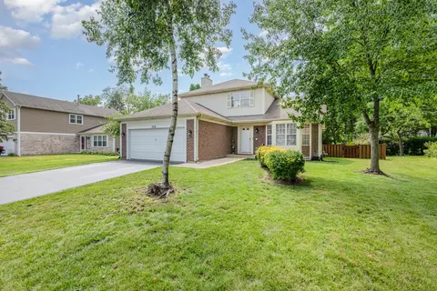 Exterior - 700 Lilac Dr, Algonquin, IL 60102 photo 2 of 8