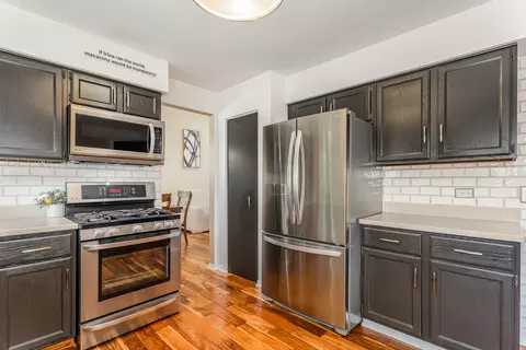 Kitchen - 700 Lilac Dr, Algonquin, IL 60102 photo 3 of 4