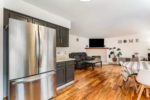 Kitchen - 700 Lilac Dr, Algonquin, IL 60102 photo 4 of 4