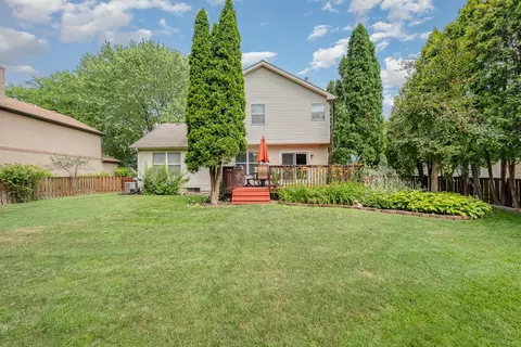 Exterior - 700 Lilac Dr, Algonquin, IL 60102 photo 6 of 8