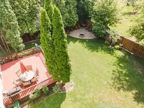 Exterior - 700 Lilac Dr, Algonquin, IL 60102 photo 3 of 8