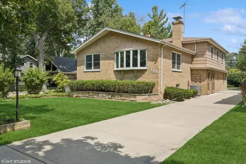 125 Barrypoint Rd, Riverside, IL 60546