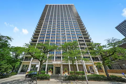 88 W Schiller St #1405, Chicago, IL 60610