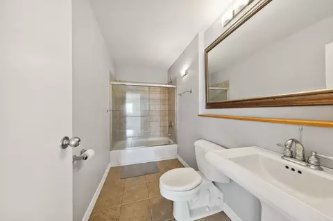 Bath - 40 E 9th St #802, Chicago, IL 60605 photo 1 of 1
