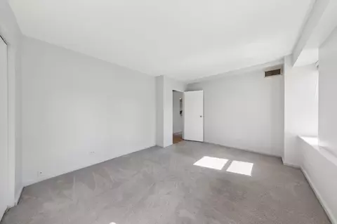 Bedroom - 40 E 9th St #802, Chicago, IL 60605 photo 1 of 2