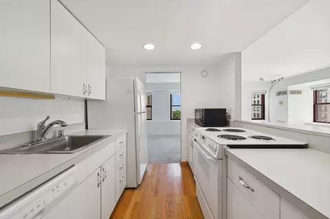 Kitchen - 40 E 9th St #802, Chicago, IL 60605 photo 1 of 1