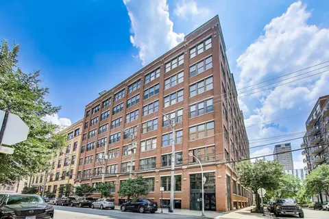 913 W Van Buren St #6E, Chicago, IL 60607
