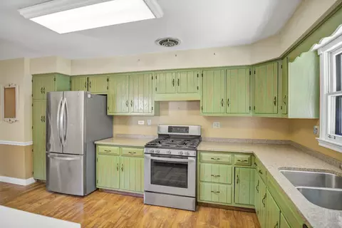 Kitchen - 219 Brookside Dr, Elgin, IL 60123 photo 2 of 2