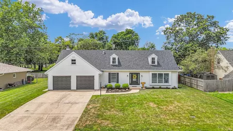 1104 Parkside Dr, Tuscola, IL 61953