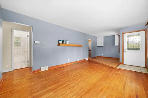 Living - 3009 Mary Ln, Mchenry, IL 60050 photo 1 of 3