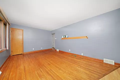 Living - 3009 Mary Ln, Mchenry, IL 60050 photo 3 of 3