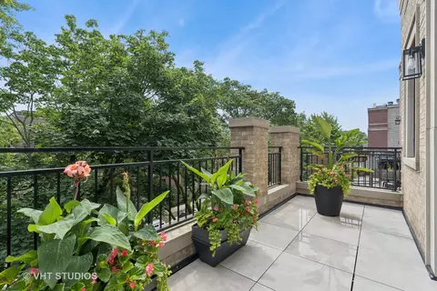 Exterior - 2724 N Wayne Ave #3, Chicago, IL 60614 photo 2 of 5