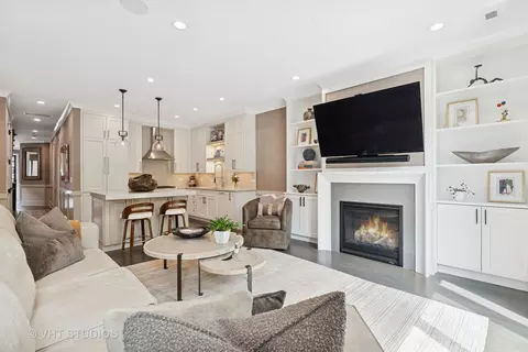 Living - 2724 N Wayne Ave #3, Chicago, IL 60614 photo 4 of 4