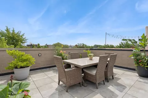 Exterior - 2724 N Wayne Ave #3, Chicago, IL 60614 photo 3 of 5